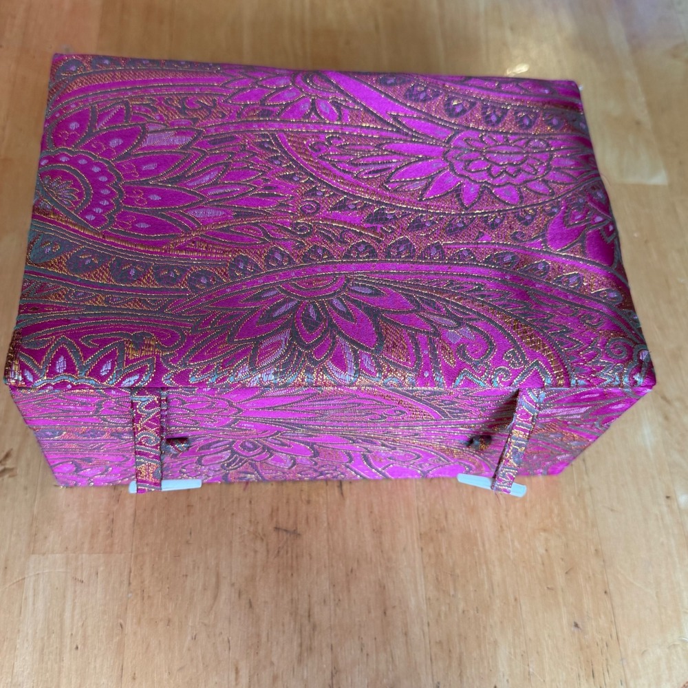 Vintage Style Pink Gold‎ Silk Brocade Jewelry Box Paisley Floral Toggle Closure